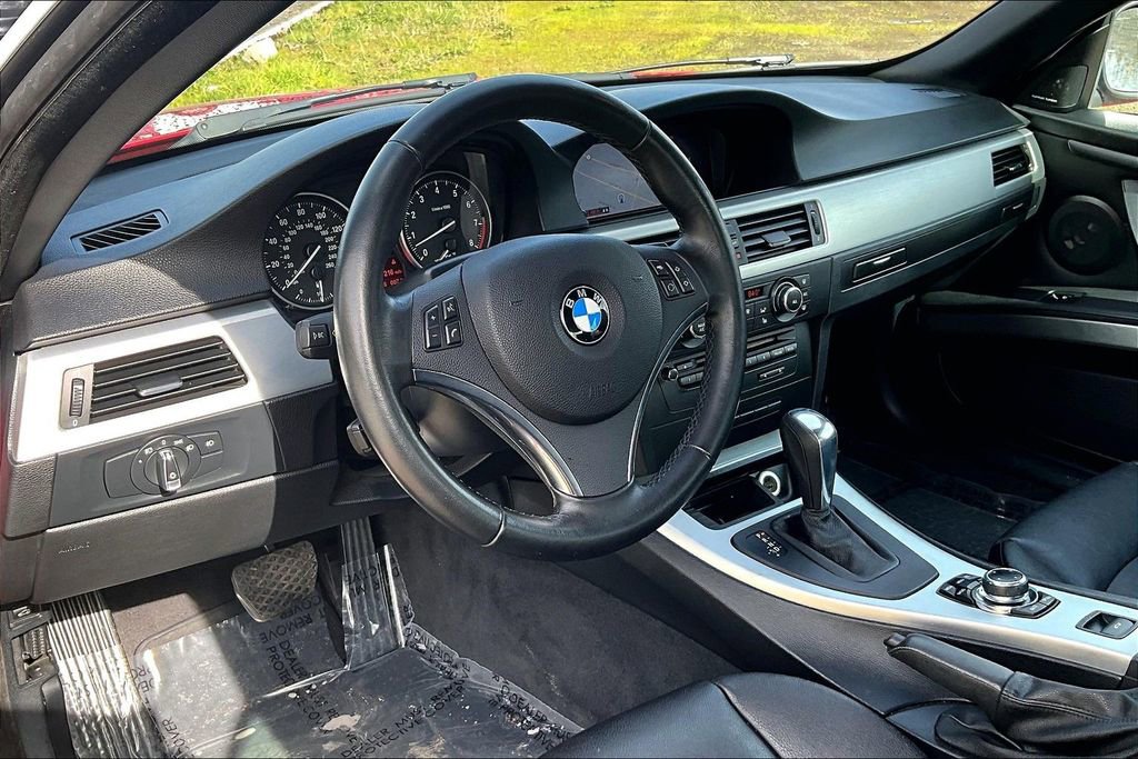 Used 2013 BMW 335i Convertible image 19