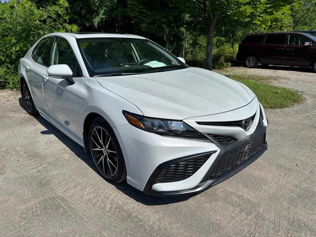 Used 2023 Toyota Camry SE w/ Cold Weather Package FWD image 2