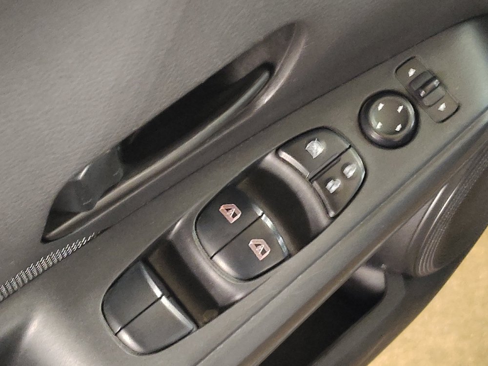 Used 2020 Nissan Kicks S FWD image 32