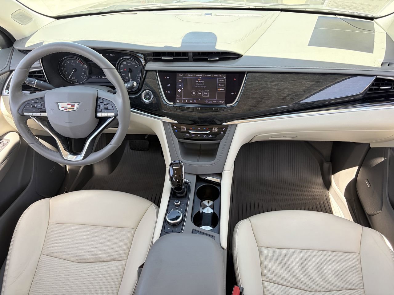 Used 2020 Cadillac XT6 Premium Luxury FWD image 14