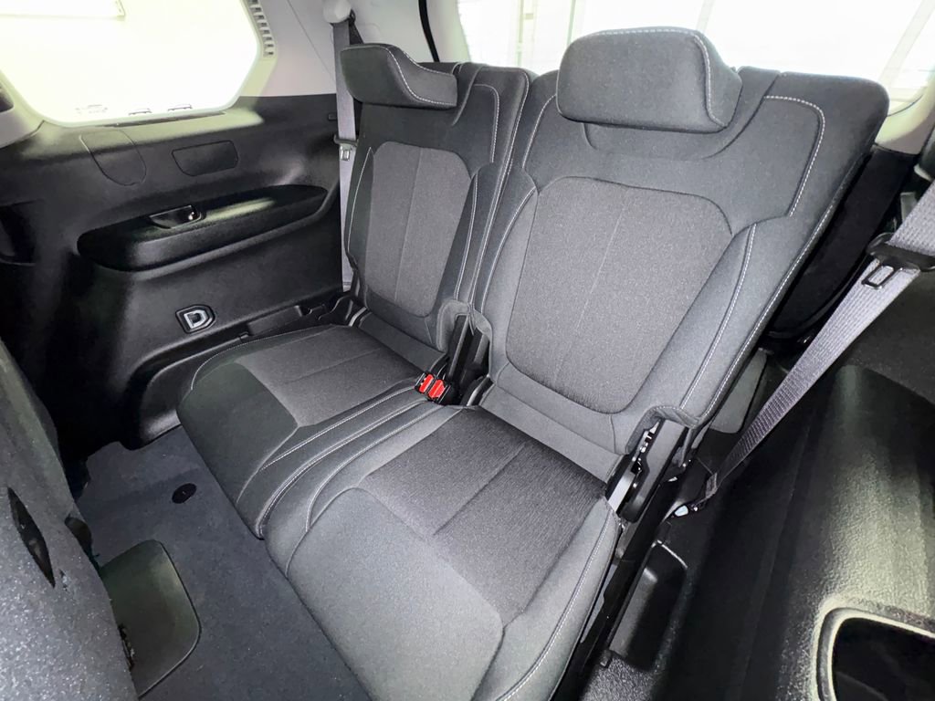 Used 2023 Jeep Grand Cherokee L Laredo AWD/4WD image 26