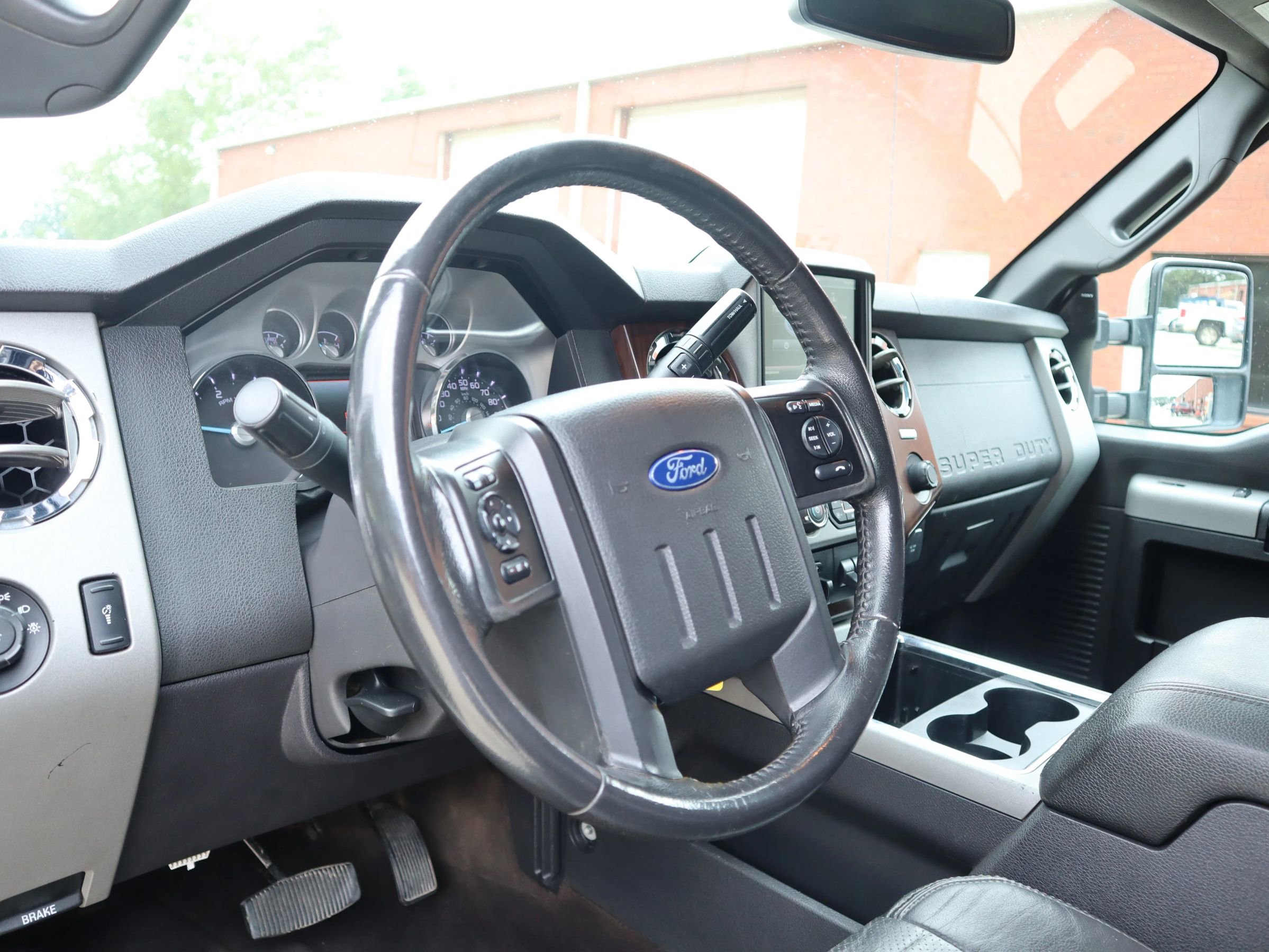 Used 2015 Ford F350 Lariat w/ Lariat Interior Package image 16
