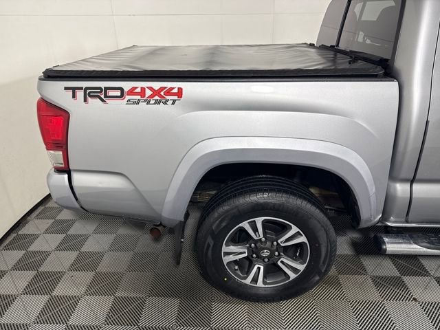 Used 2017 Toyota Tacoma TRD Sport w/ Tow Package (A/T) image 19