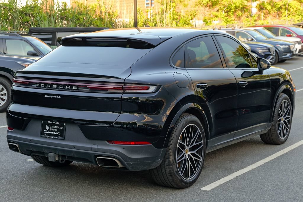 Used 2024 Porsche Cayenne Coupe AWD/4WD image 7