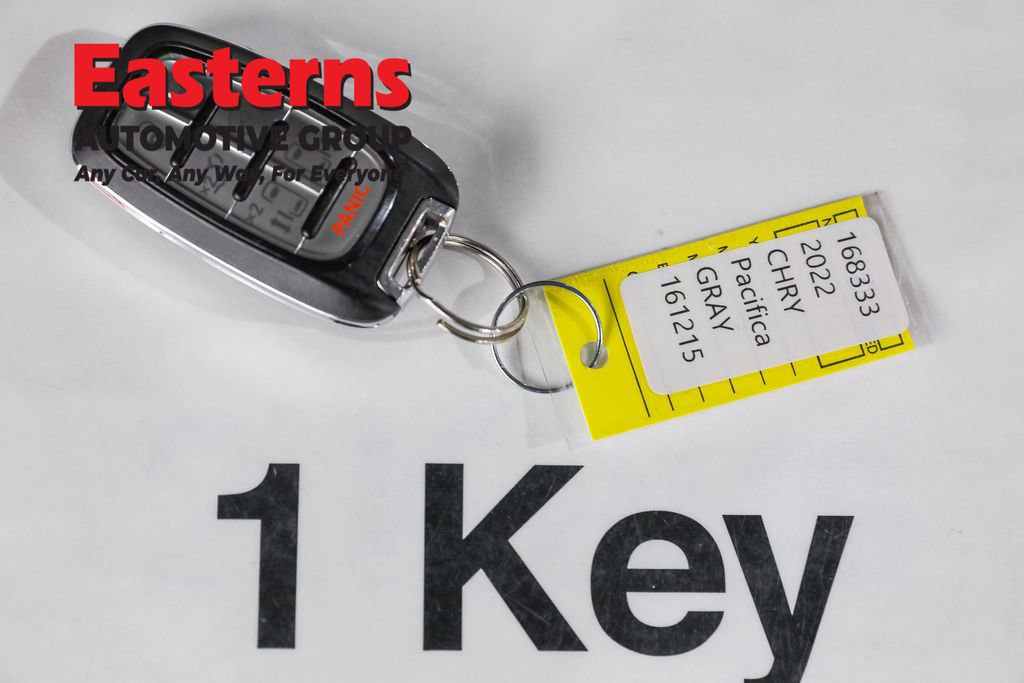 Used 2022 Chrysler Pacifica Touring-L image 25