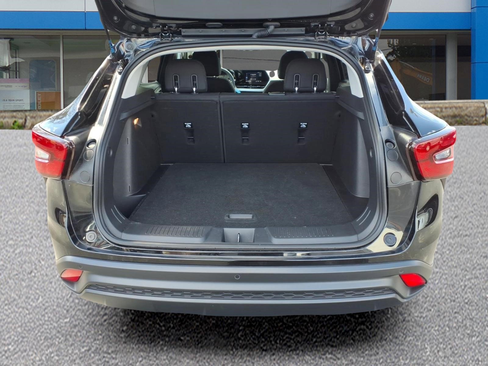 Used 2024 Chevrolet Trax LS w/ LS Convenience Package image 5