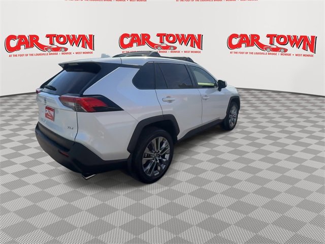 Used 2023 Toyota RAV4 XLE Premium image 8