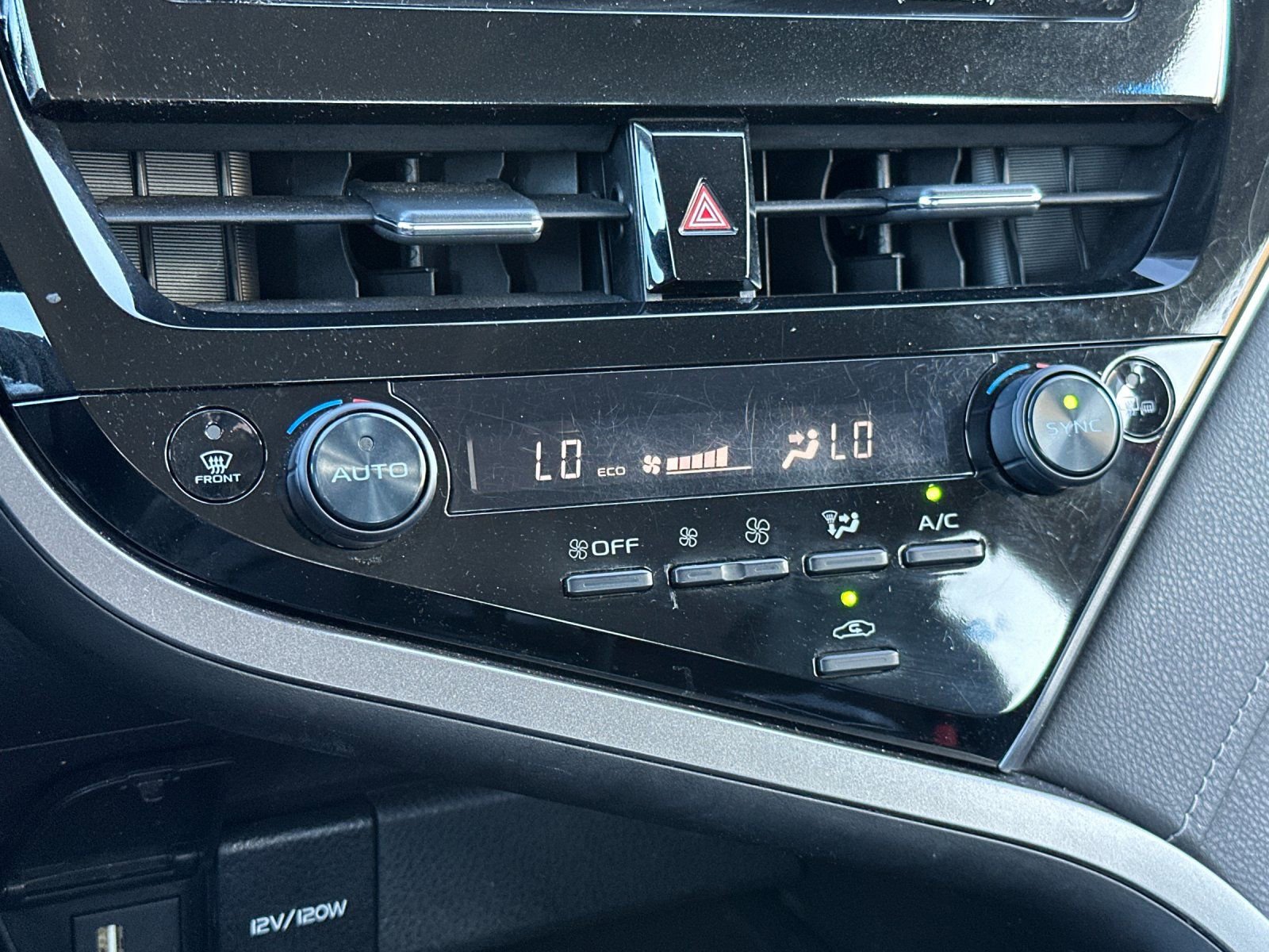 Used 2022 Toyota Camry SE w/ Convenience Package image 19