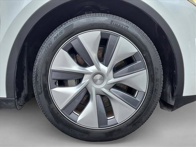 Used 2024 Tesla Model Y Long Range AWD/4WD image 23