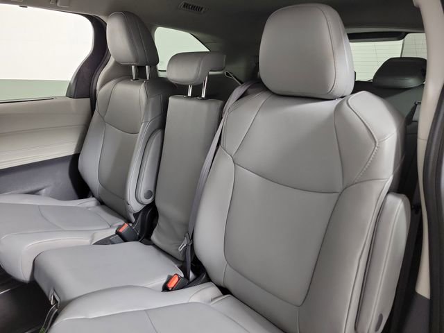 Used 2024 Toyota Sienna XLE FWD image 13