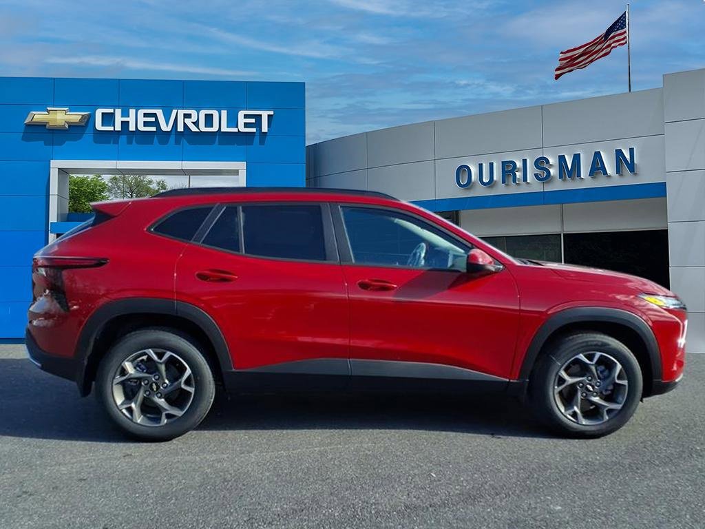 New 2026 Chevrolet Trax LT image 2