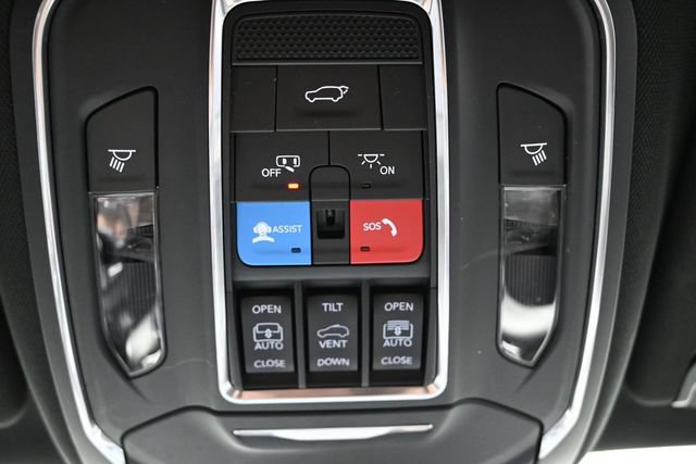 Certified 2024 Jeep Wagoneer Series II AWD/4WD image 46