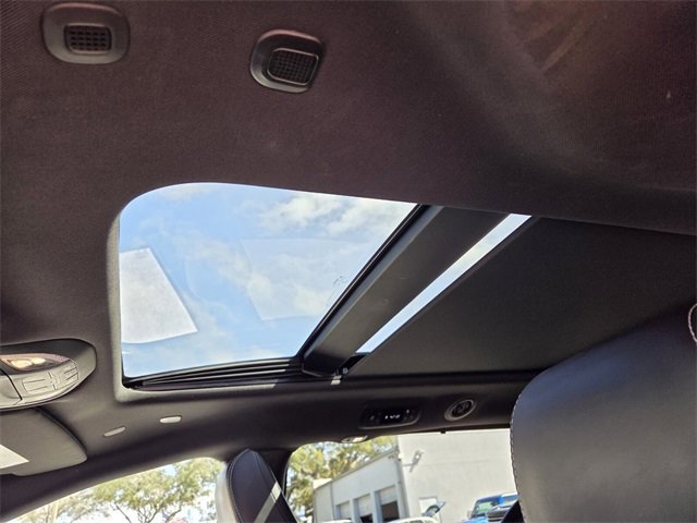 Used 2025 Chrysler Pacifica Limited image 28