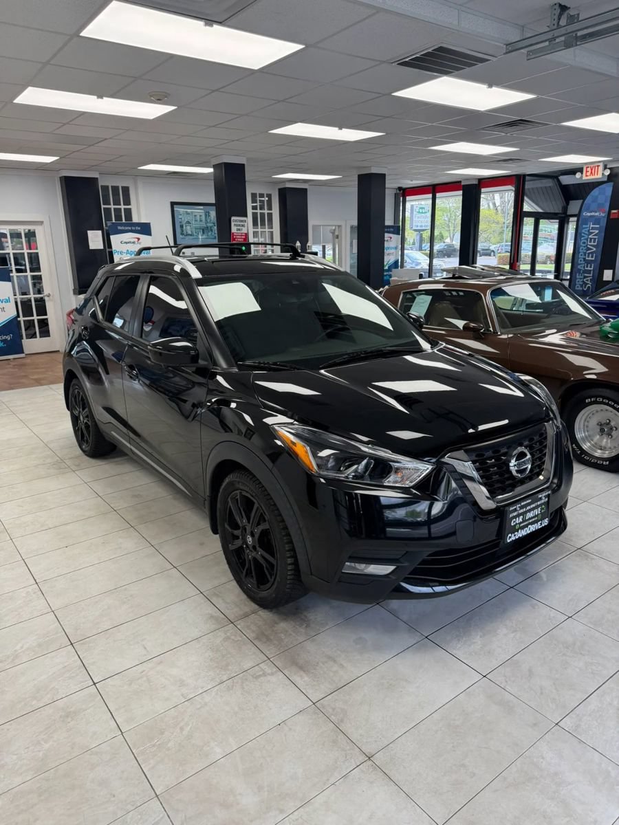Used 2020 Nissan Kicks SR w/ SR Premium Package FWD image 3