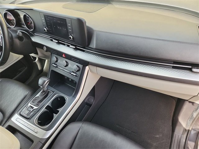 Used 2023 Kia Carnival LX image 26