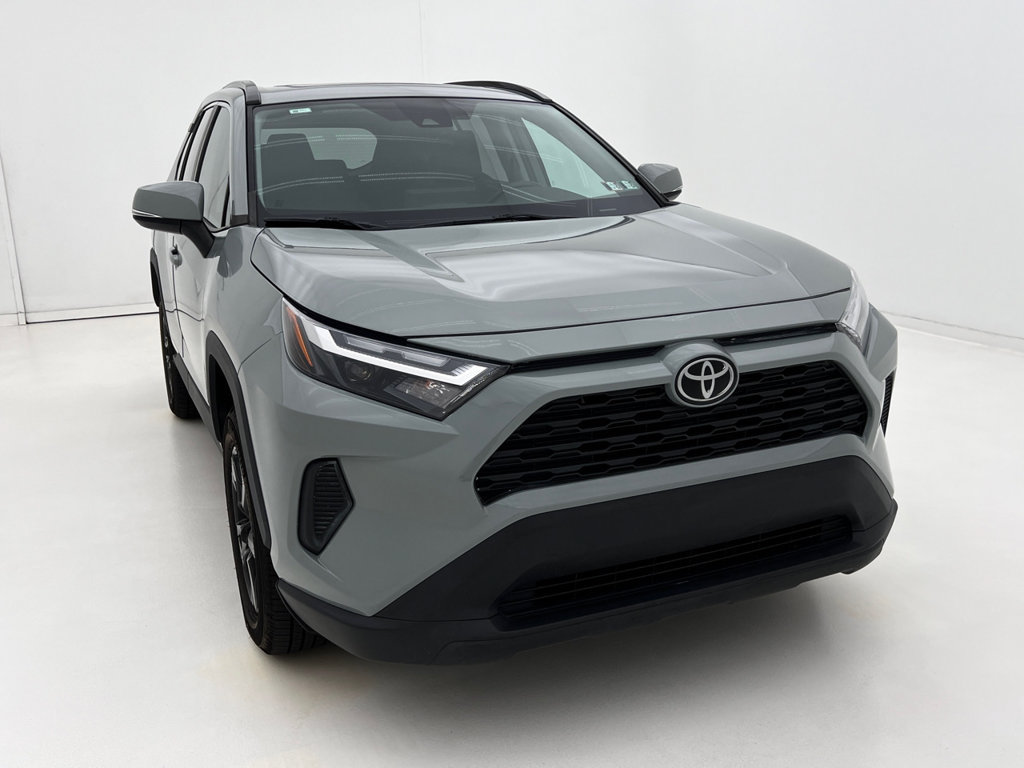 Used 2022 Toyota RAV4 XLE w/ Convenience Package AWD/4WD image 3