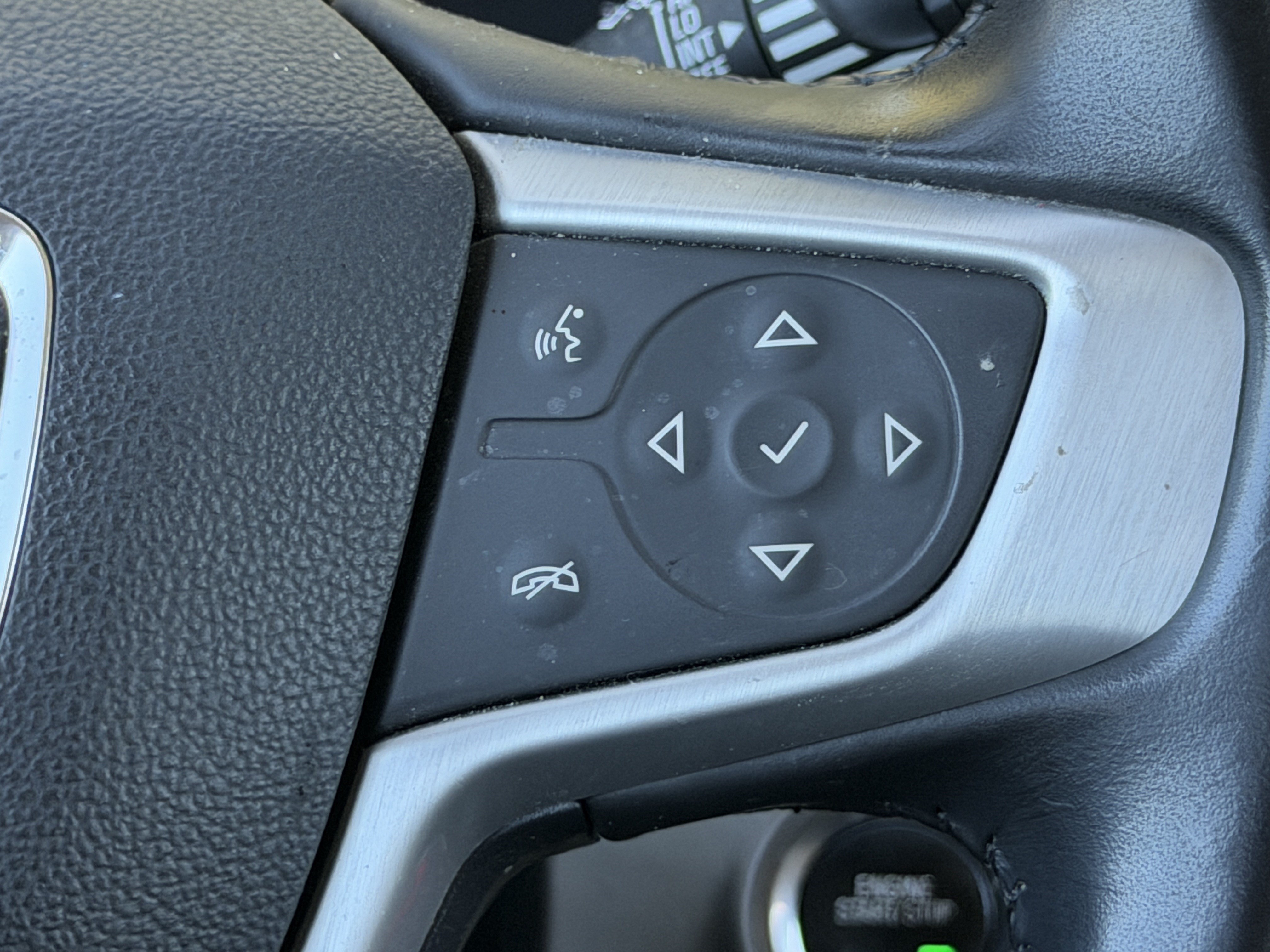 Used 2020 GMC Terrain SLE w/ Driver Convenience Package FWD image 13