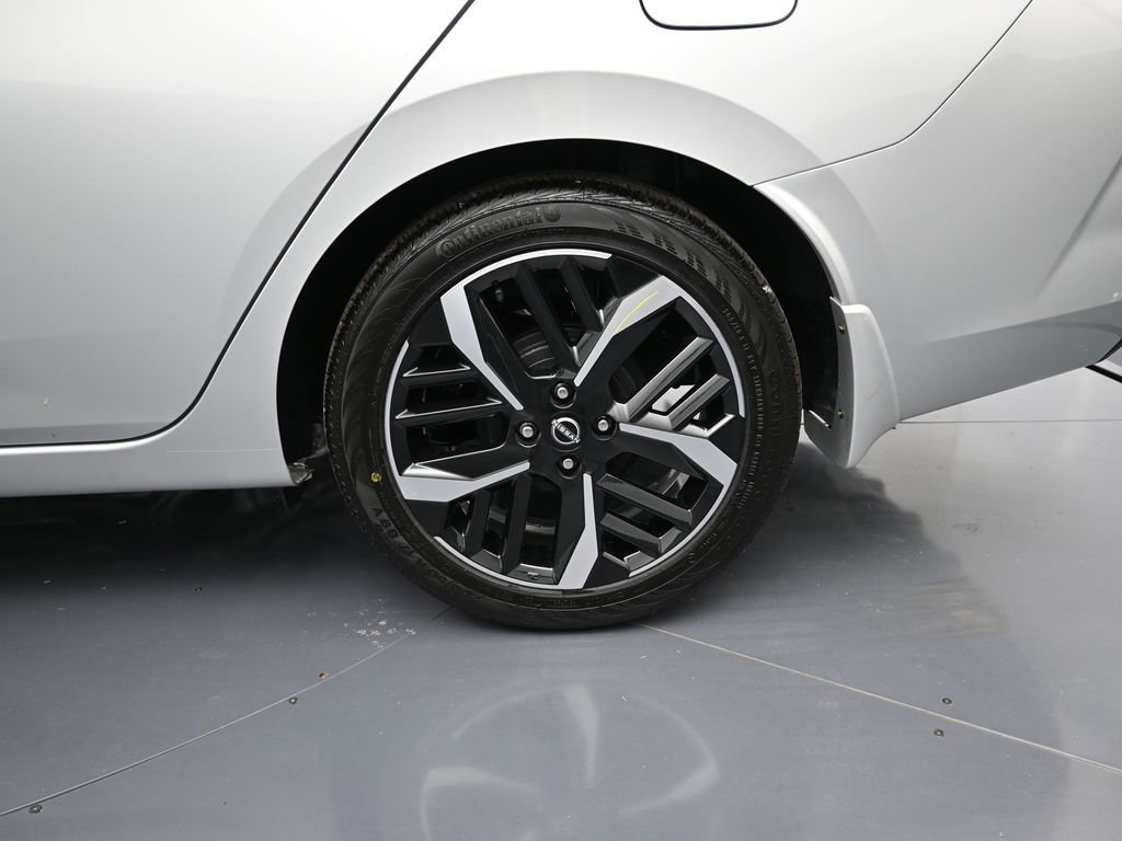 New 2025 Nissan Versa SR w/ Trunk Package FWD image 9