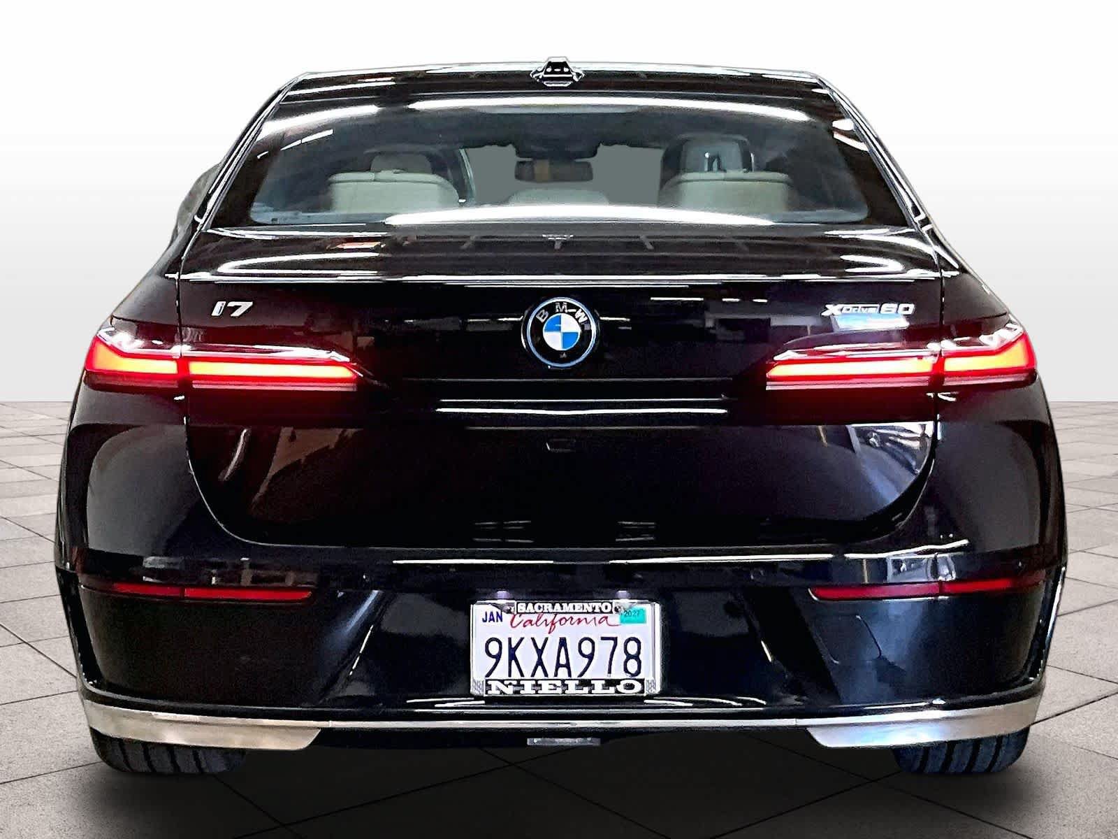 Used 2024 BMW i7 xDrive60 w/ Executive Package AWD/4WD image 7