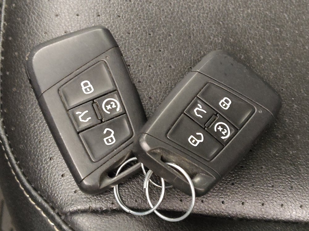 Used 2023 Volkswagen Tiguan SE w/ Panoramic Sunroof Package FWD image 32