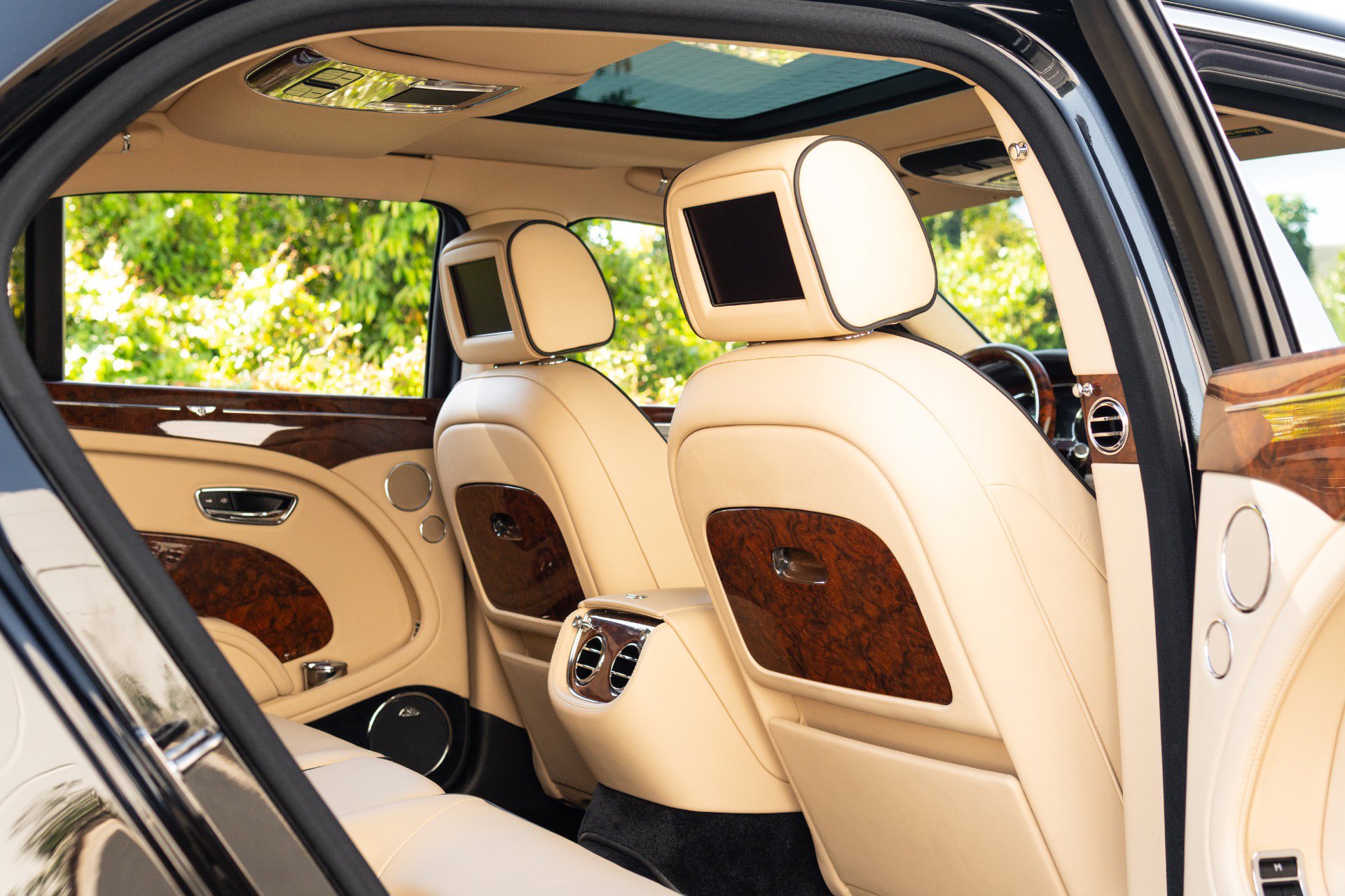 Used 2014 Bentley Mulsanne RWD image 67