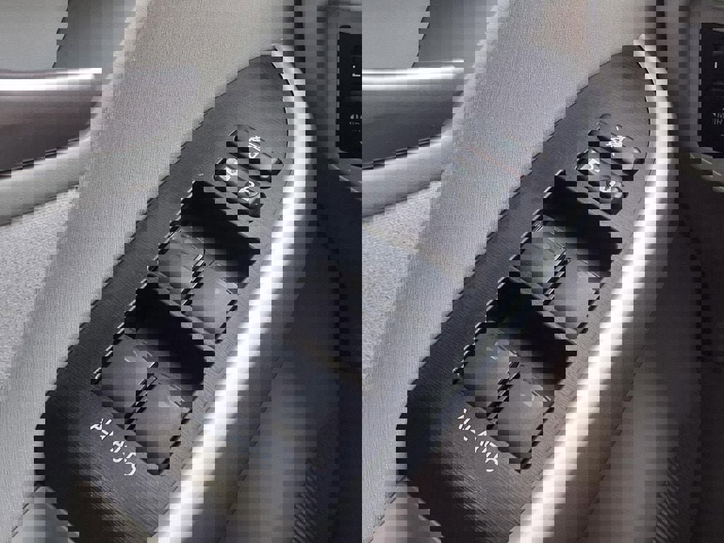 Used 2015 Toyota Prius Two FWD image 27