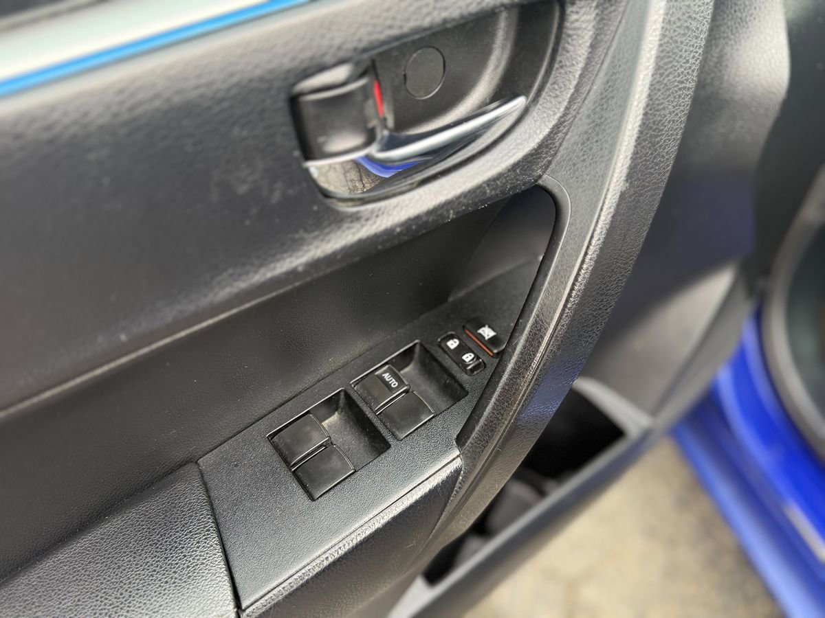 Used 2014 Toyota Corolla S image 28