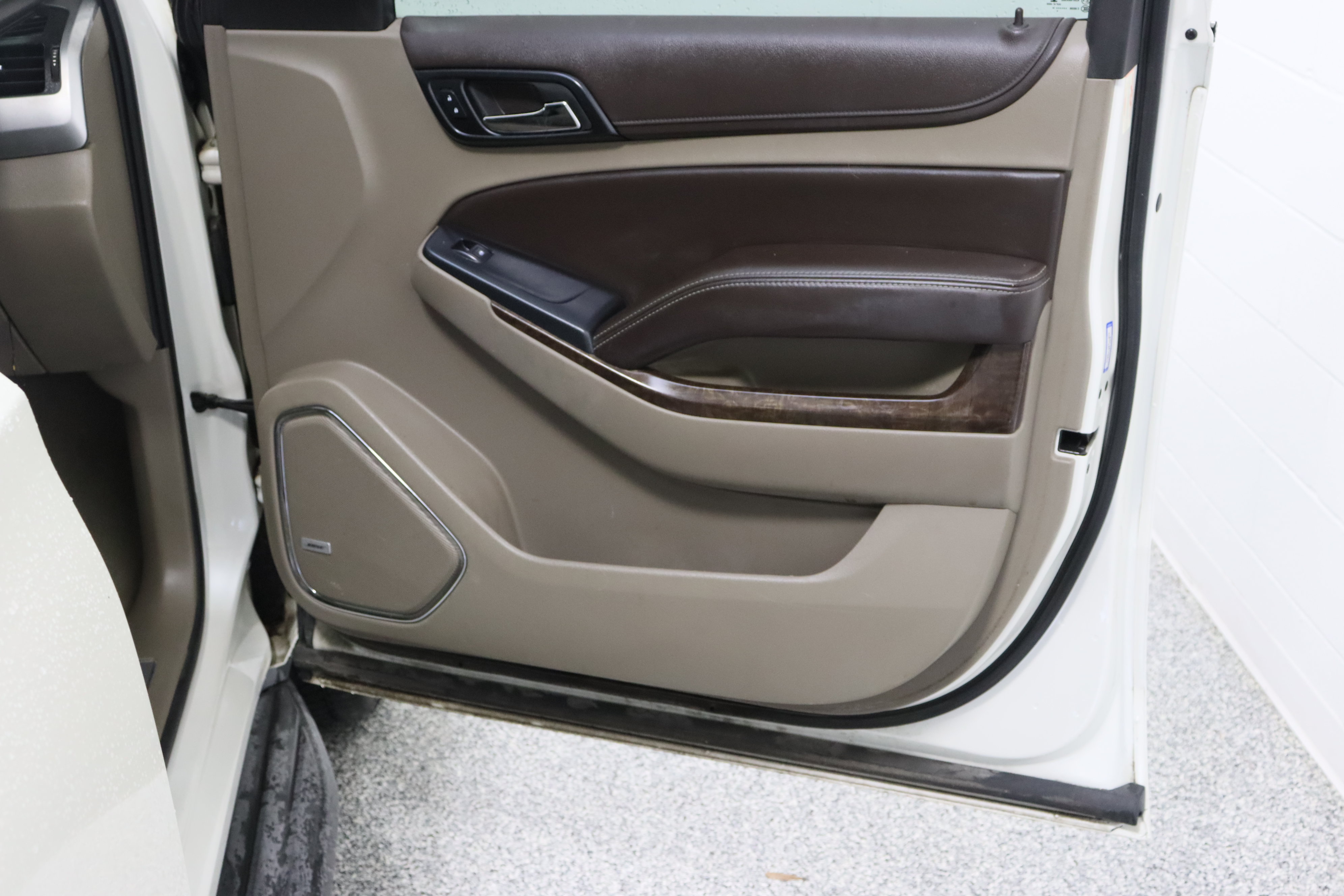 Used 2015 Chevrolet Suburban LT RWD image 35