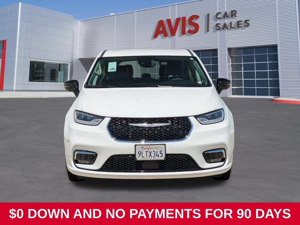 Used 2024 Chrysler Pacifica Touring-L FWD image 2
