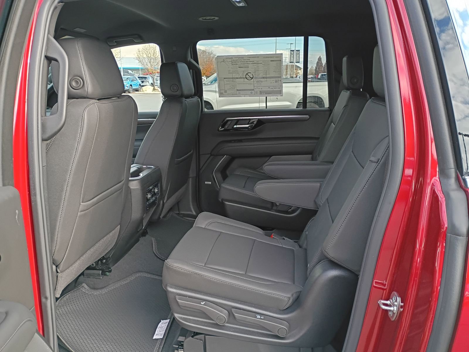 New 2026 Chevrolet Suburban LT image 25