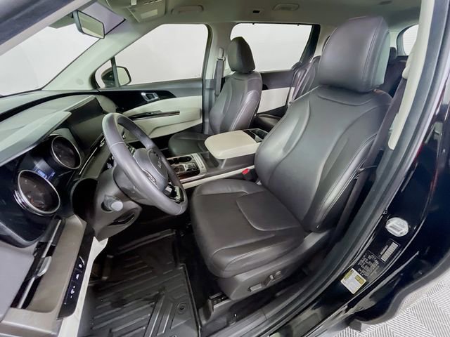 Used 2024 Kia Carnival EX image 22