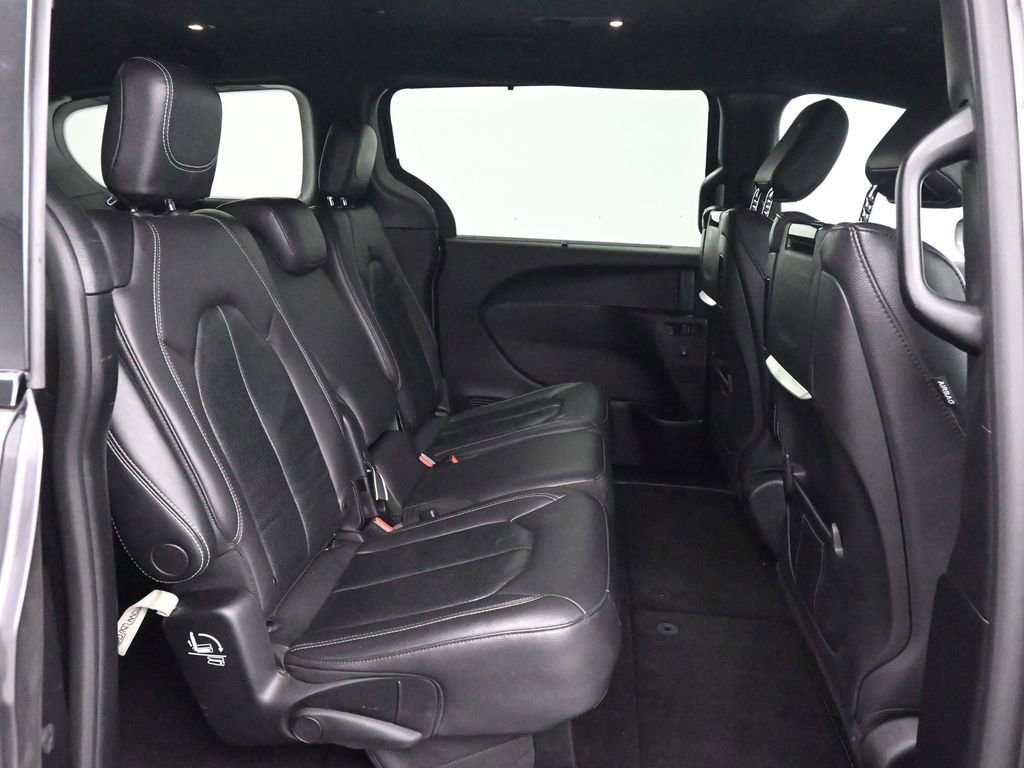 Used 2022 Chrysler Pacifica Touring-L w/ Uconnect Theater Family Group image 21