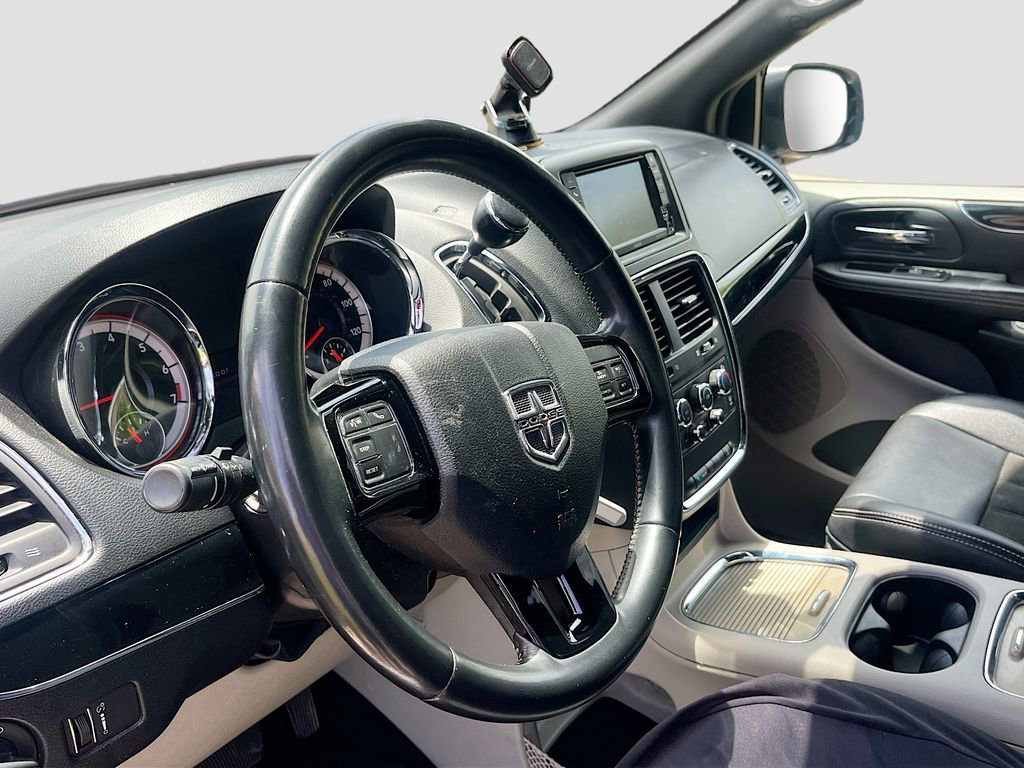 Used 2019 Dodge Grand Caravan SXT FWD image 11