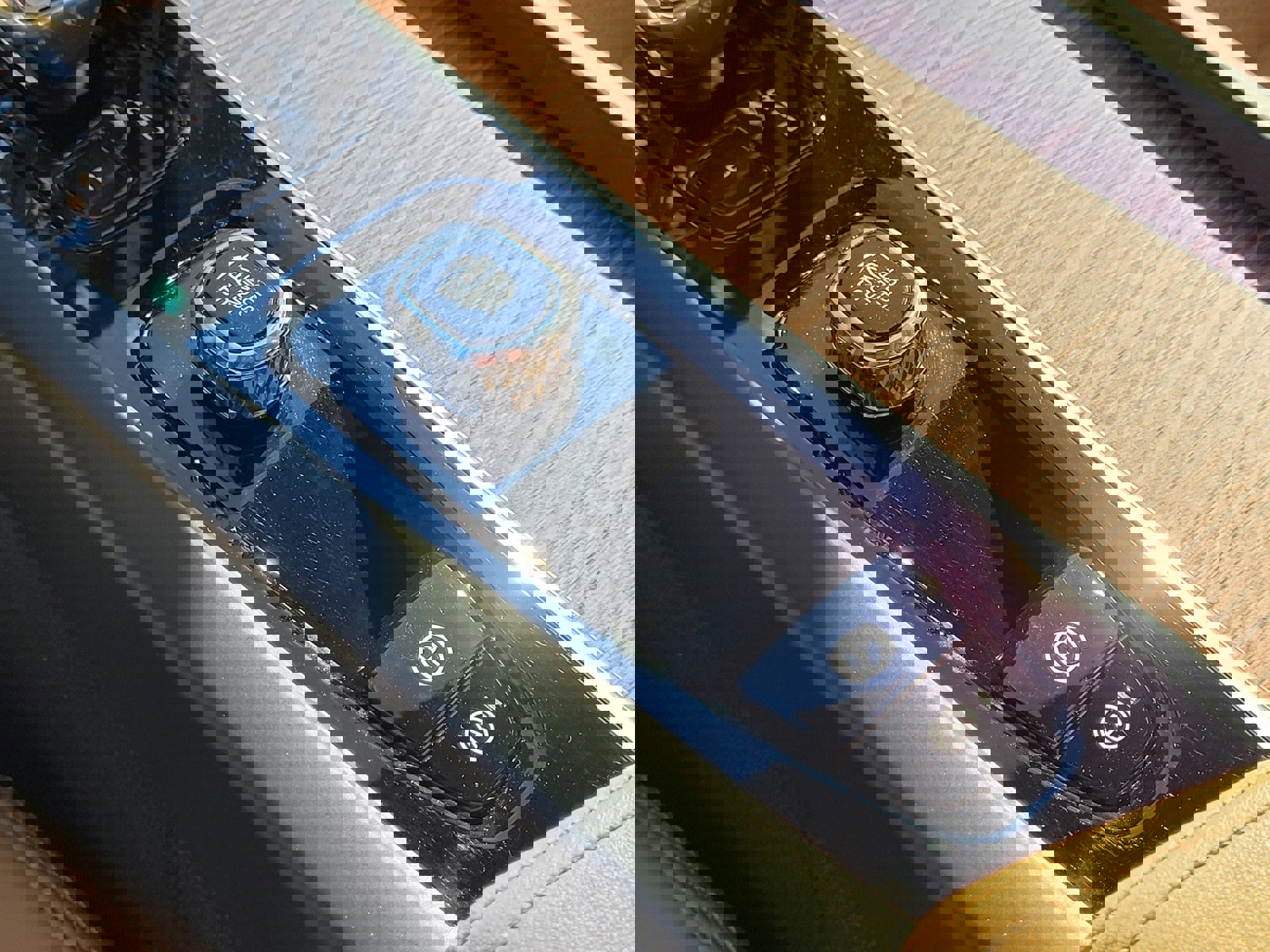 Certified 2024 Volvo XC60 T8 Ultimate w/ Protection Package Premier image 27