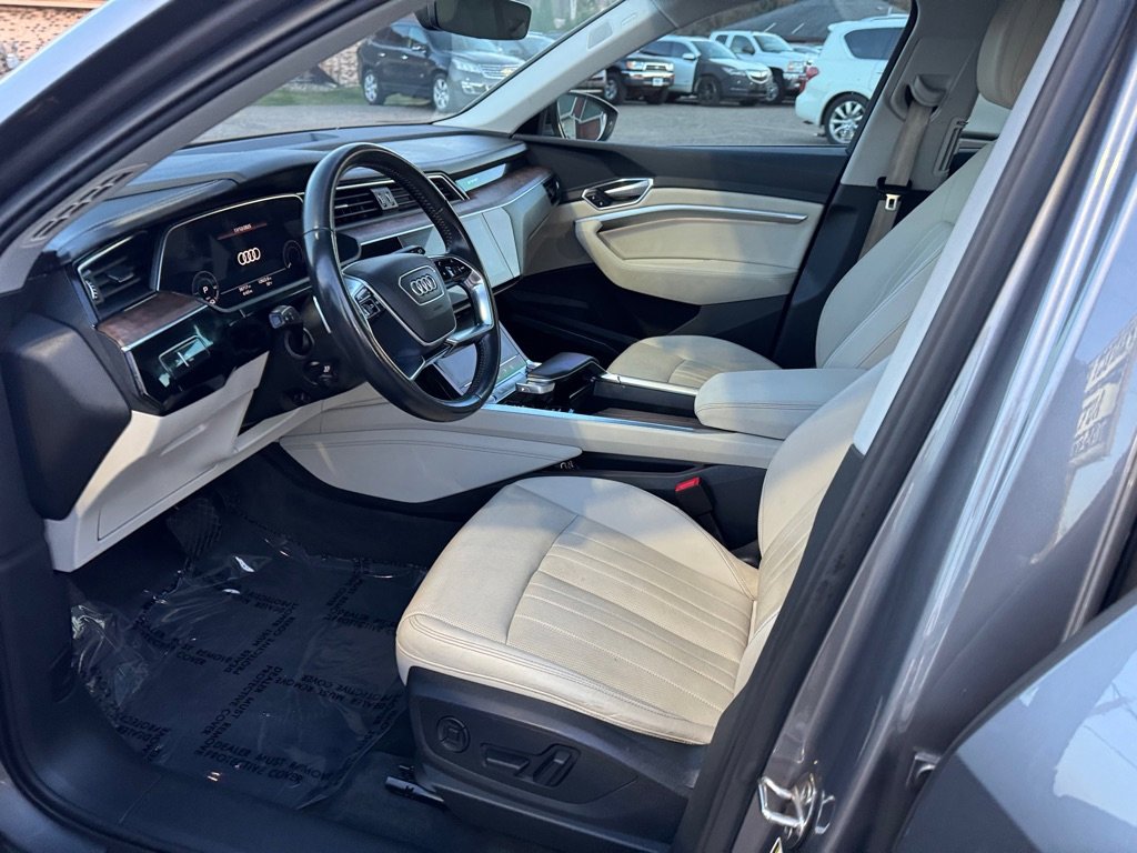 Used 2019 Audi e-tron Premium Plus image 16