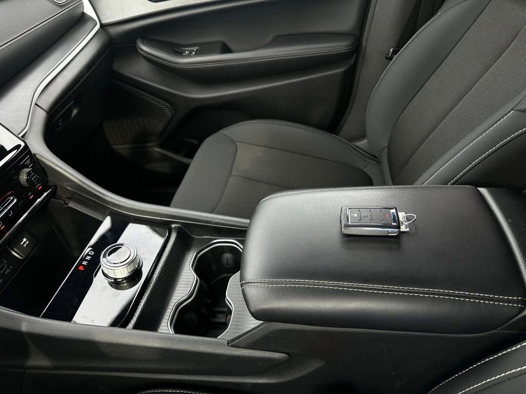 Used 2024 Jeep Grand Cherokee L Laredo AWD/4WD image 25