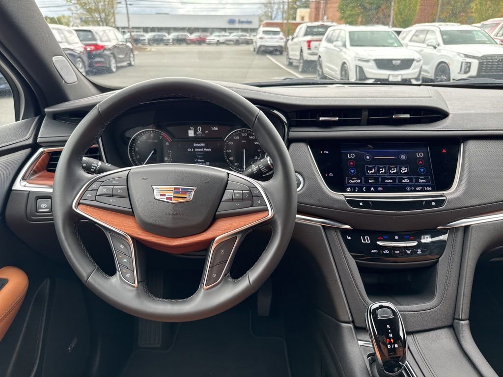 Used 2025 Cadillac XT5 Premium Luxury image 13