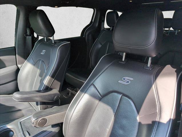 Used 2020 Chrysler Pacifica Limited w/ S Appearance Package FWD image 10