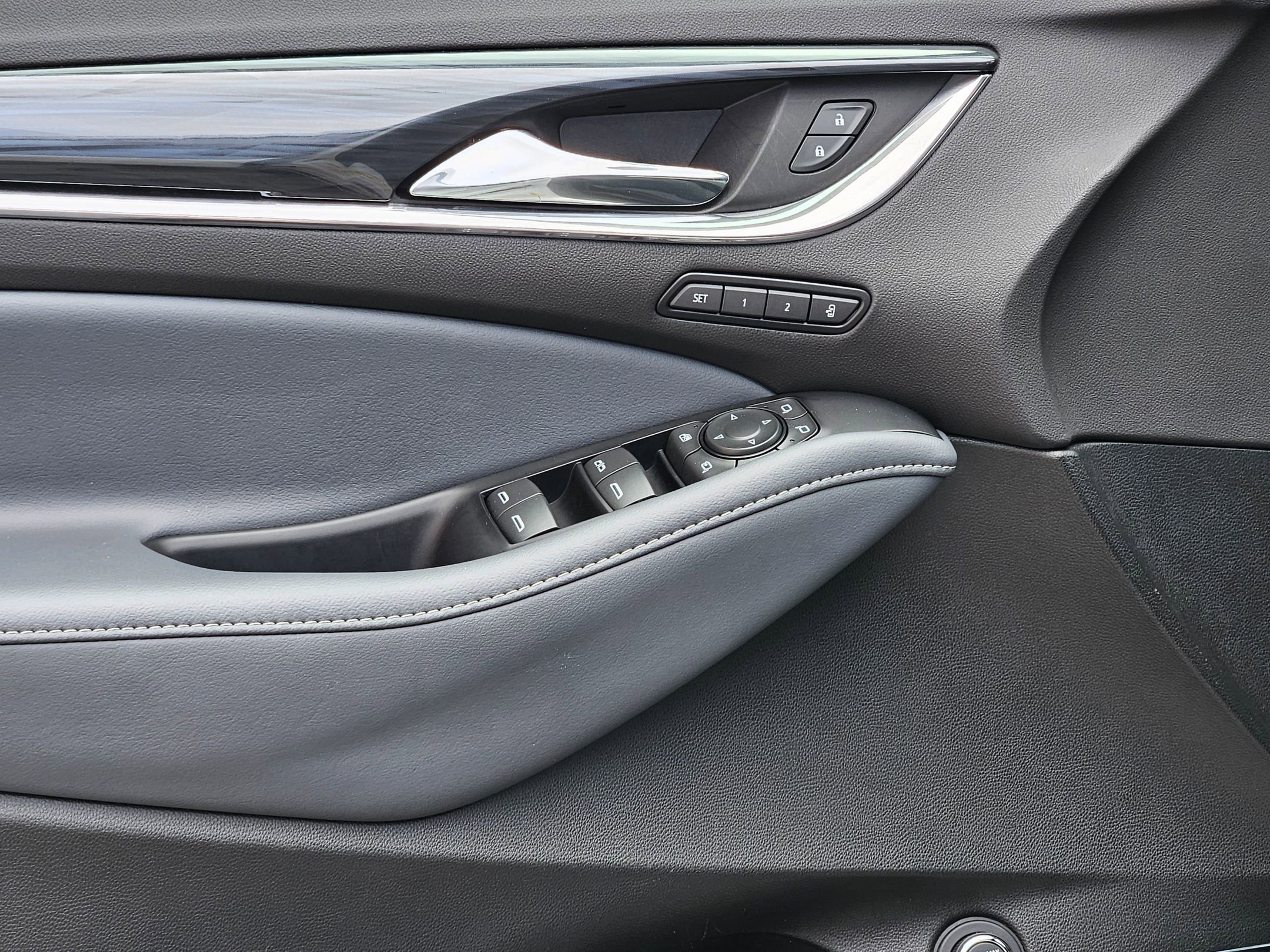 Used 2024 Buick Enclave Premium image 18