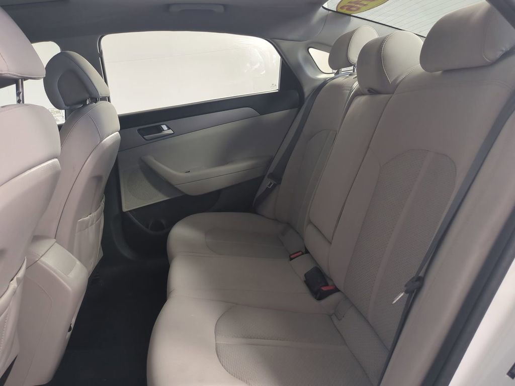 Used 2016 Hyundai Sonata SE FWD image 14