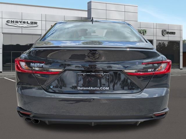Used 2025 Toyota Camry SE FWD image 4