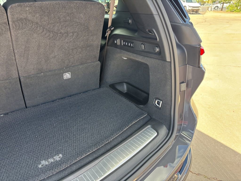 Used 2023 Jeep Grand Cherokee L Summit AWD/4WD image 33