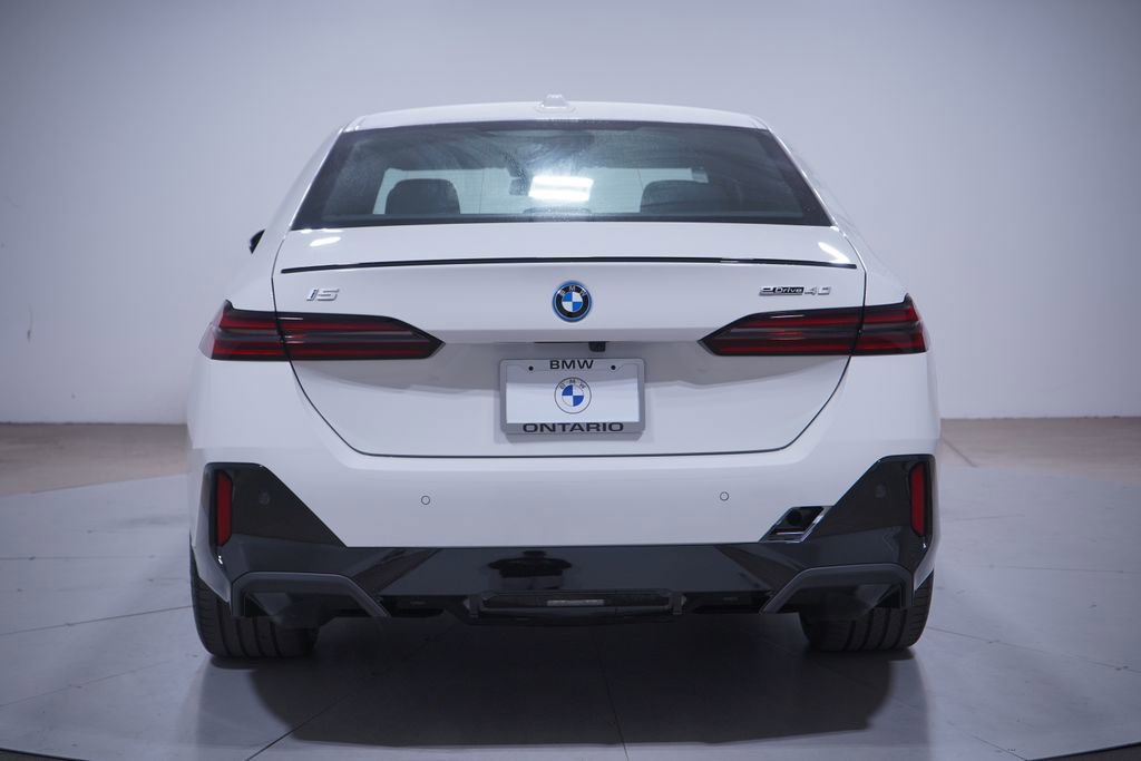 New 2026 BMW i5 eDrive40 w/ M Sport Package image 5