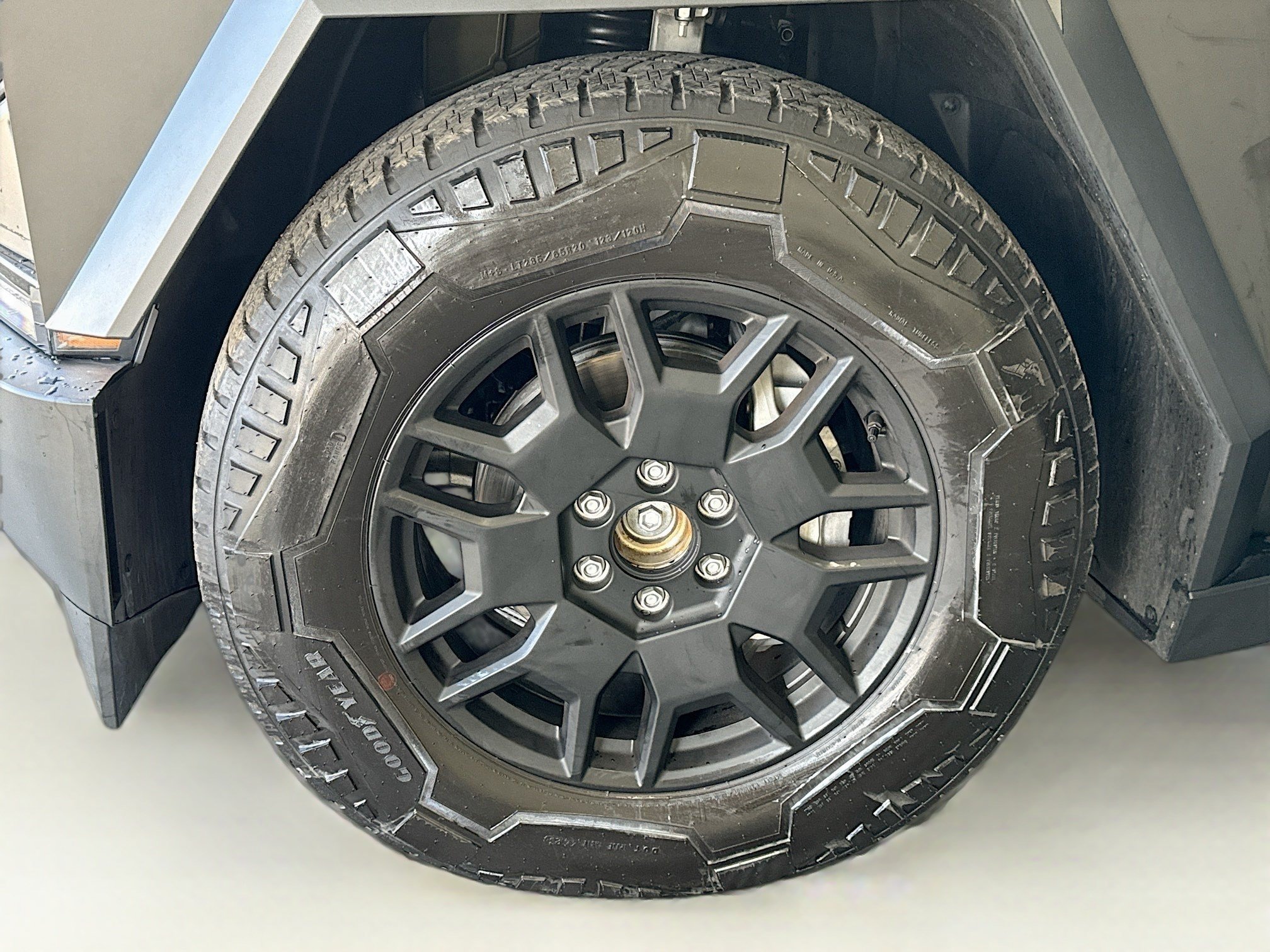Used 2024 Tesla Cybertruck AWD Crew Cab image 21