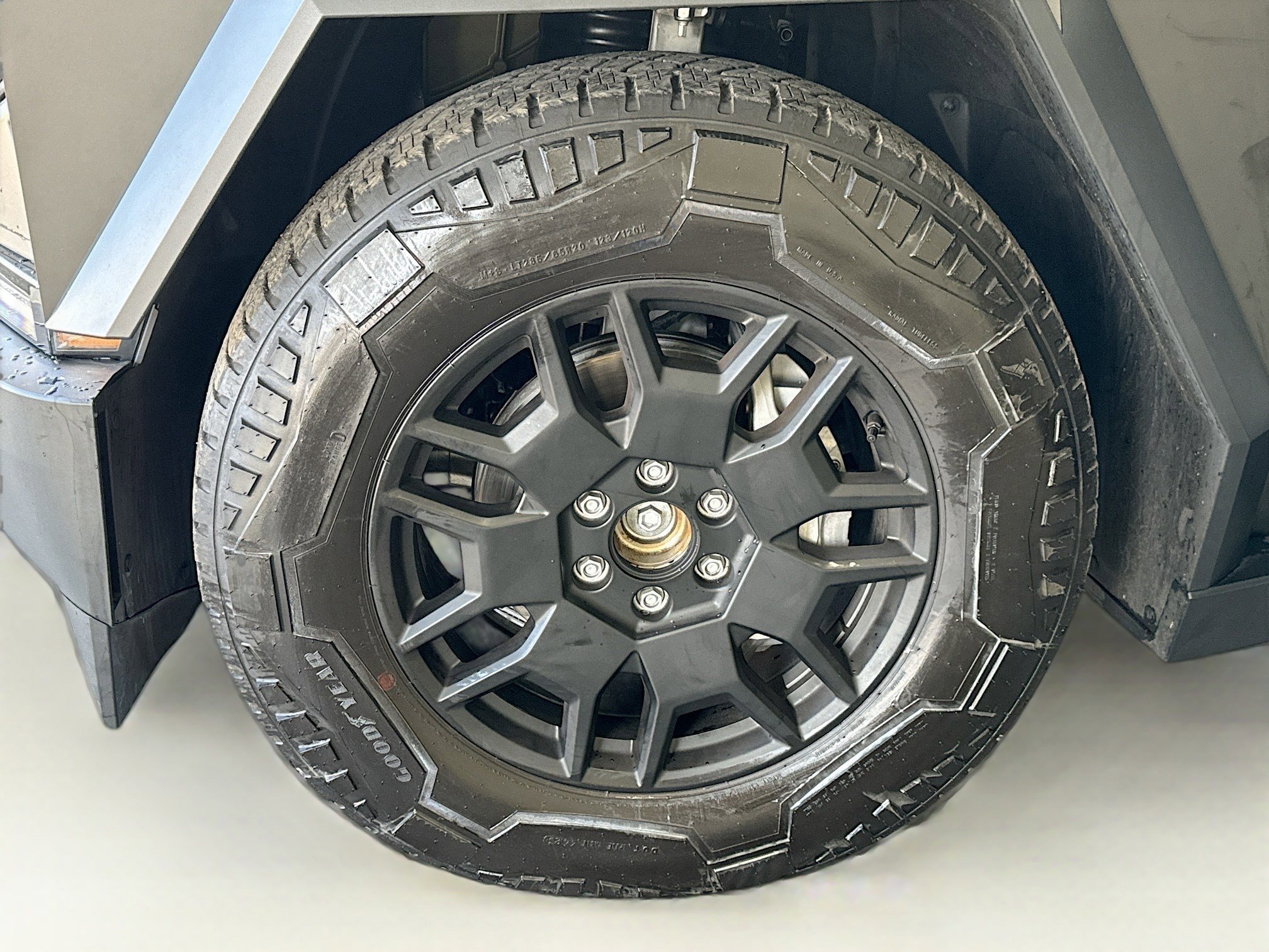 Used 2024 Tesla Cybertruck AWD Crew Cab image 21