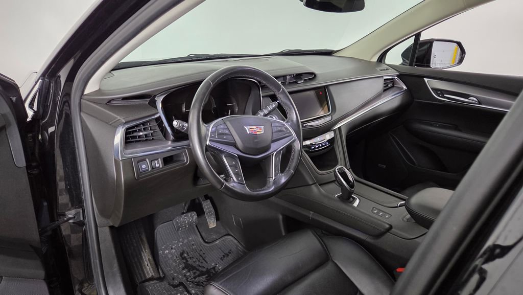 Used 2018 Cadillac XT5 Luxury w/ Driver Awareness Package image 16