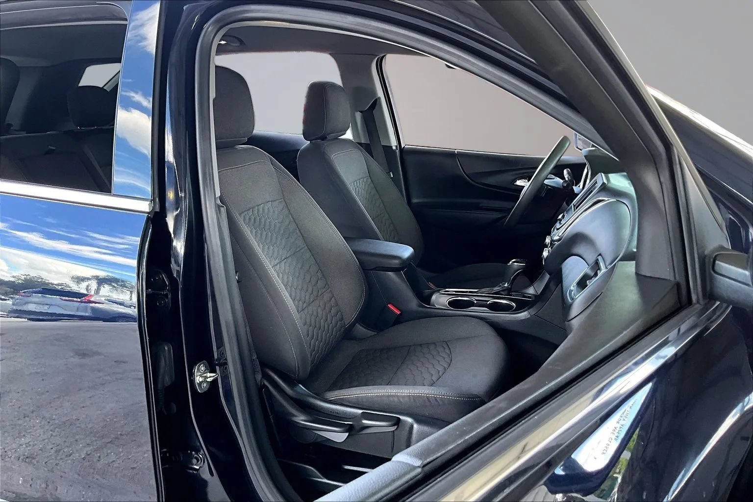 Used 2020 Chevrolet Equinox LT AWD/4WD image 25