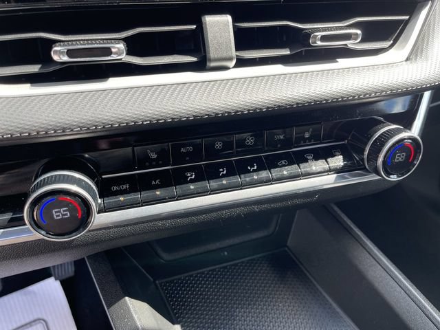 Used 2025 Chevrolet Equinox LT w/ Convenience Package II FWD image 19