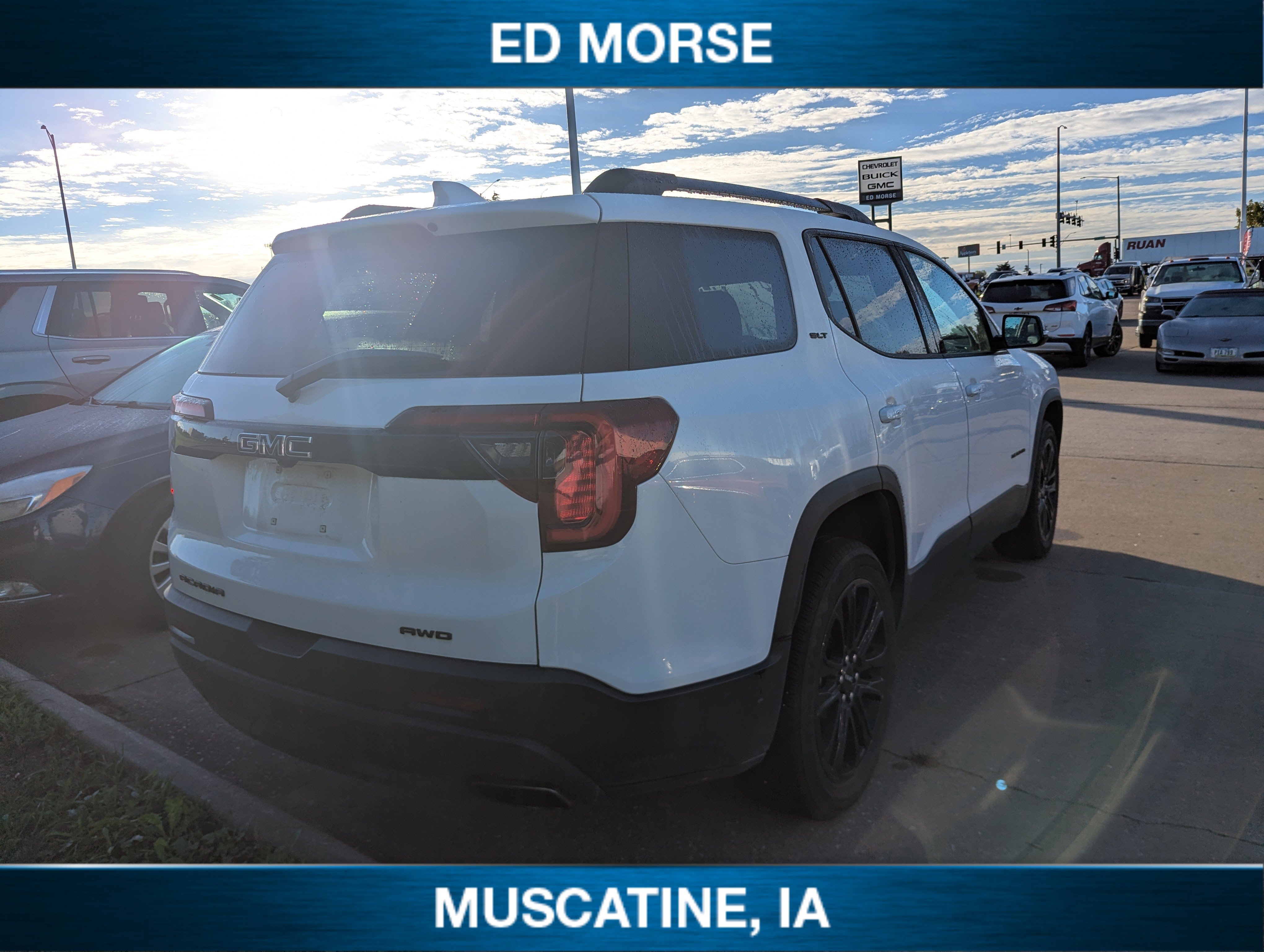 Used 2023 GMC Acadia SLT w/ Elevation Edition AWD/4WD image 4
