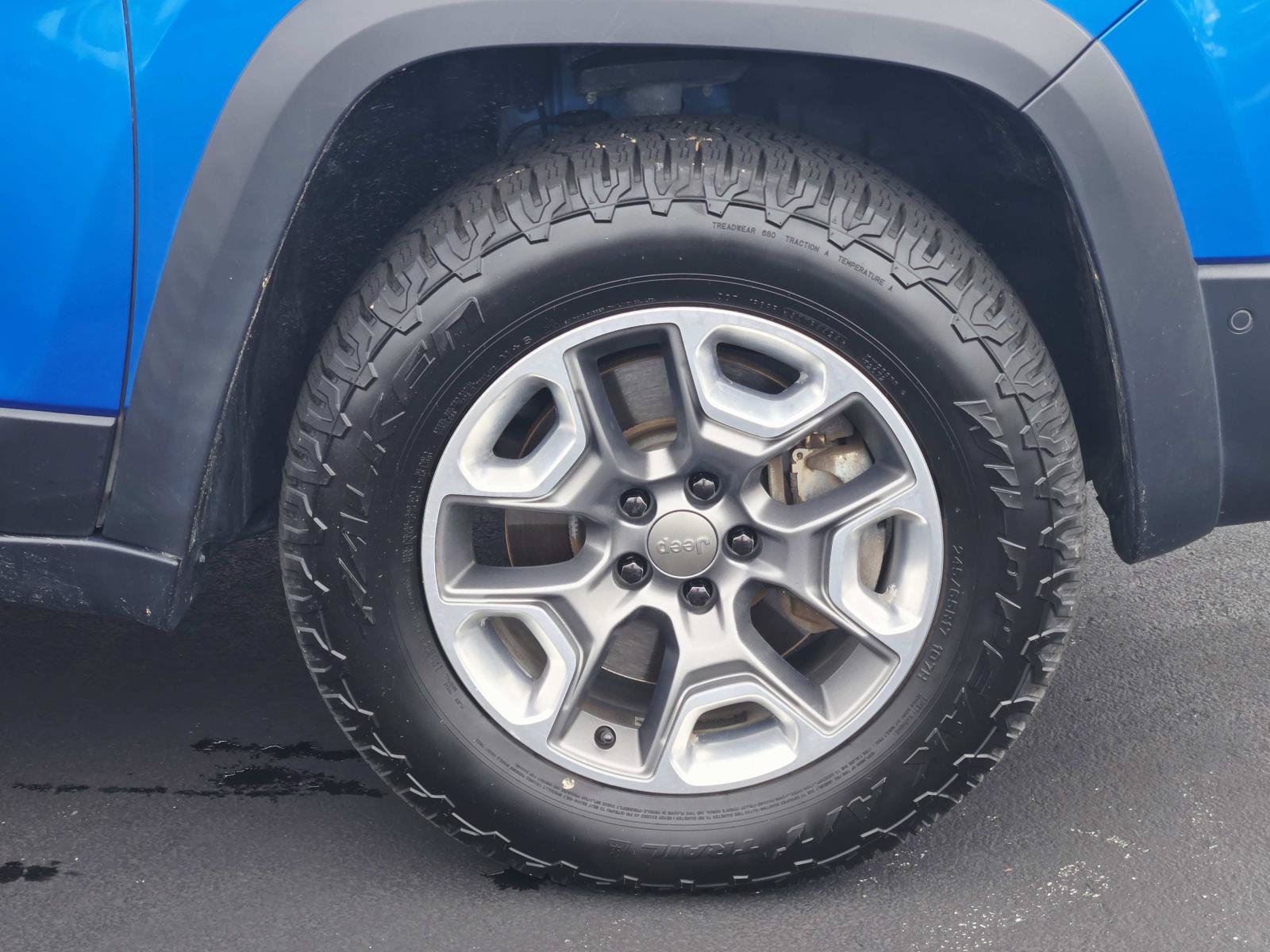 Used 2019 Jeep Cherokee Trailhawk AWD/4WD image 19